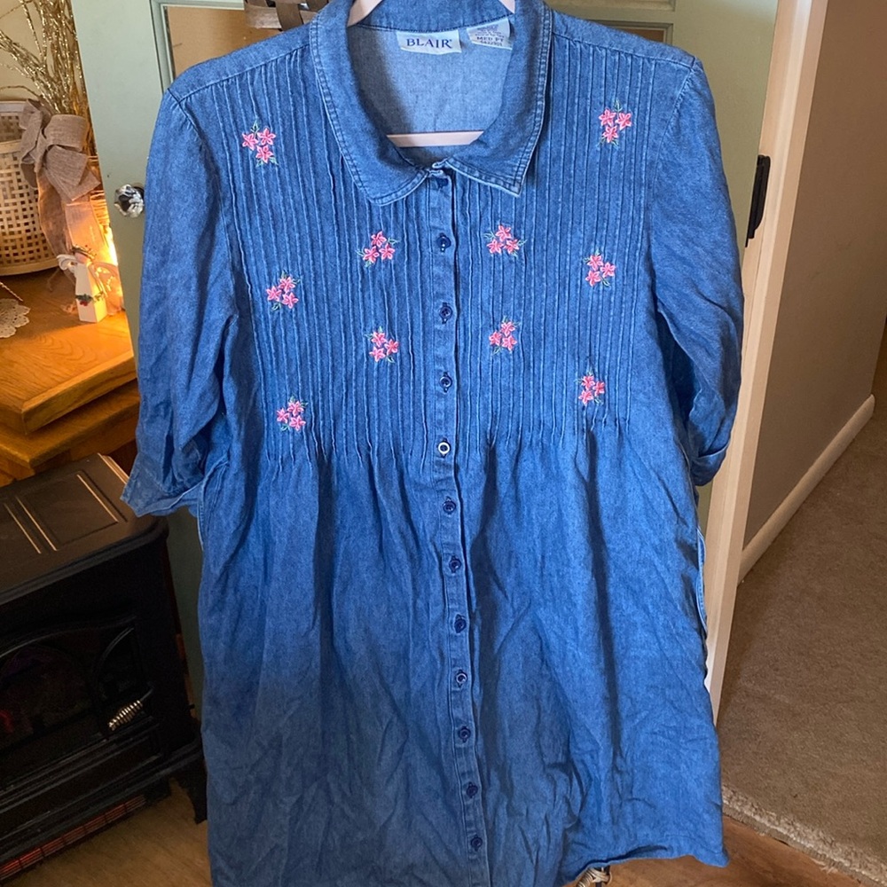 -Women’s Petite Medium Denim Dress with Pink Flowers